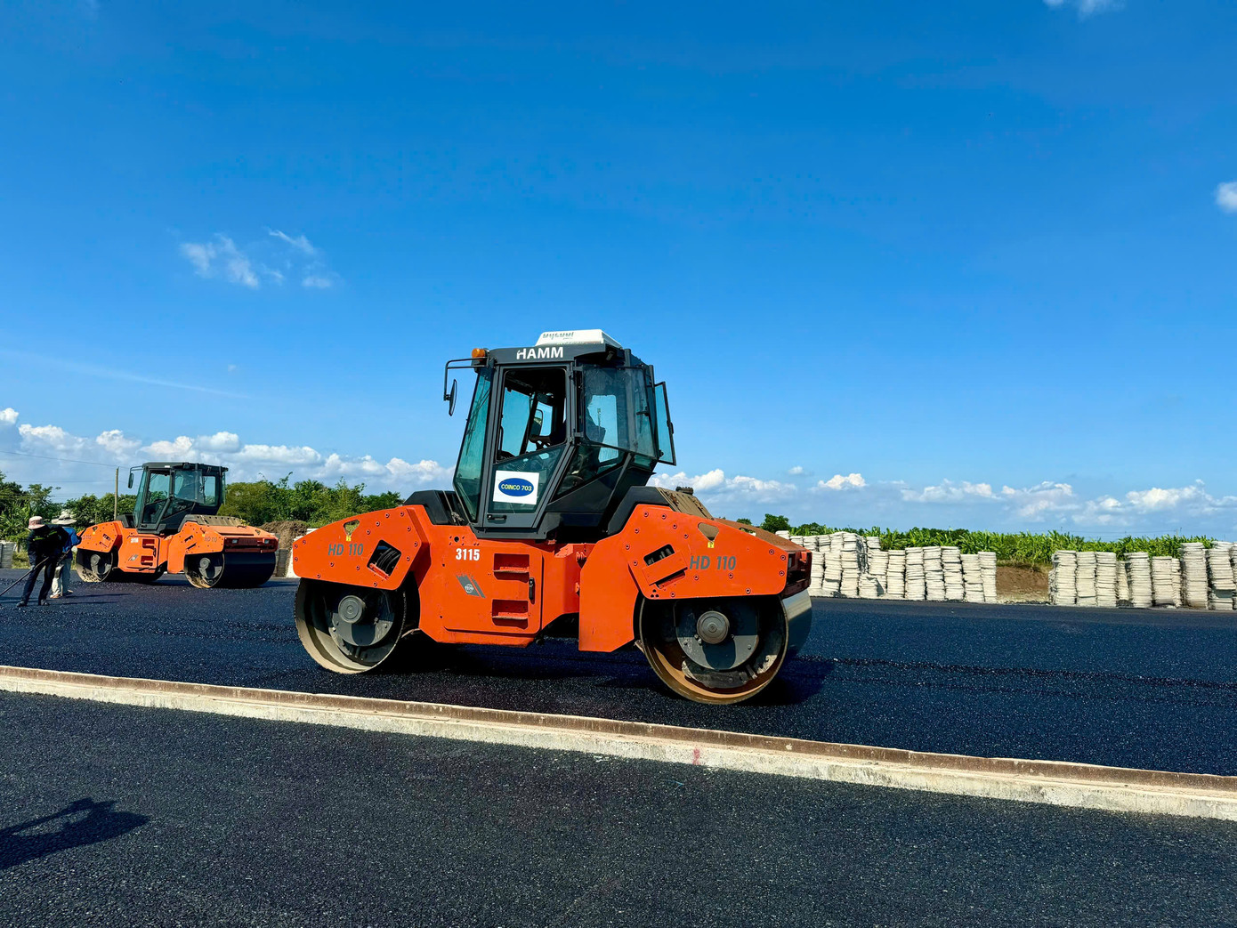 Dự án thành phần 3 cao tốc Biên Hoà - Vũng Tàu gồm 1 gói thầu xây lắp (gói thầu số 11 - Xây lắp và thiết bị), do liên danh nhà thầu Công ty TNHH Tập đoàn Sơn Hải - Công ty CP 479 Hòa Bình - Công ty CP Đầu tư và Xây dựng 703 thi công, giá trị xây lắp trong hợp đồng hơn 1.847 tỷ đồng. Dự án thành phần 3 cao tốc Biên Hoà - Vũng Tàu gồm 1 gói thầu xây lắp (gói thầu số 11 - Xây lắp và thiết bị), do liên danh nhà thầu Công ty TNHH Tập đoàn Sơn Hải - Công ty CP 479 Hòa Bình - Công ty CP Đầu tư và Xây dựng 703 thi công, giá trị xây lắp trong hợp đồng hơn 1.847 tỷ đồng.