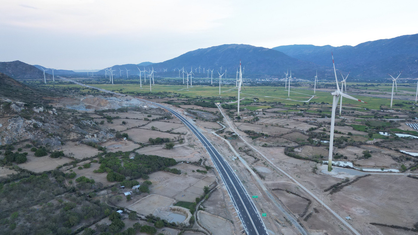 Tuyến cao tốc thiết kế theo tiêu chuẩn đường cao tốc Việt Nam, với tốc độ tối đa cho phép là 90km/h.