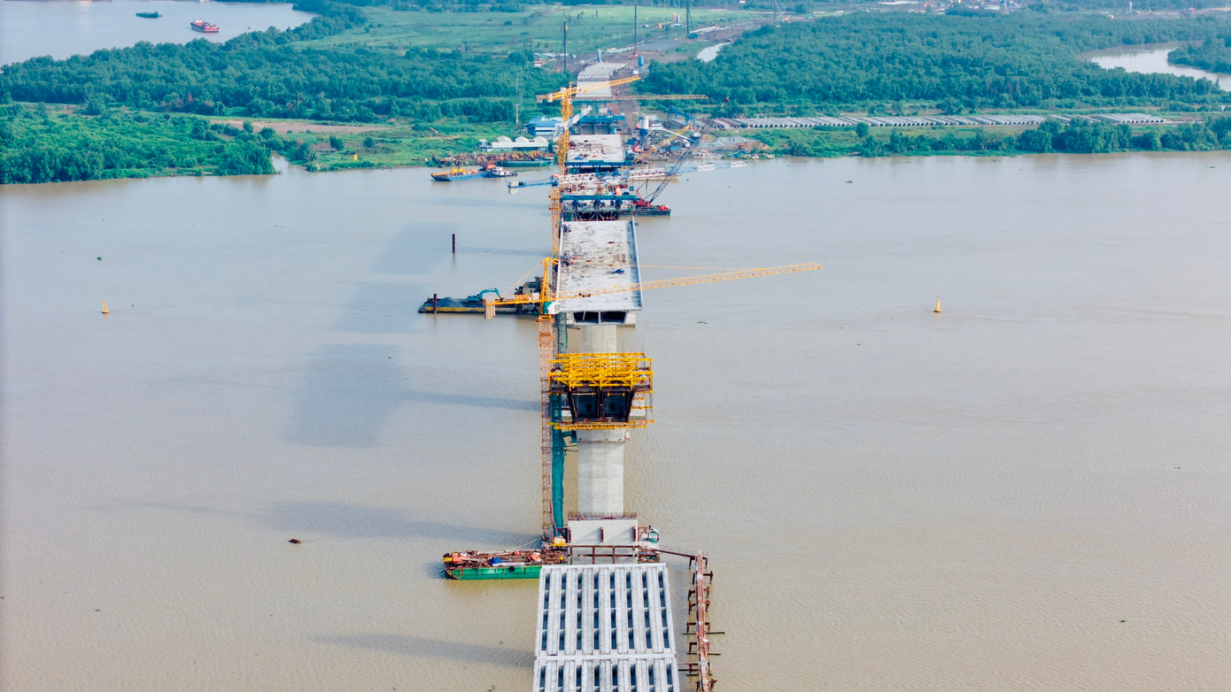 Việc tăng tổng mức đầu tư để xây thêm một cầu Nhơn Trạch tương tự cây cầu đang được thi công nhằm mở rộng tuyến. Đồng thời, bổ sung xây dựng hệ thống giao thông thông minh (ITS), hệ thống thu phí không dừng (ETC), trạm kiểm tra tải trọng xe và một số giải pháp kỹ thuật...