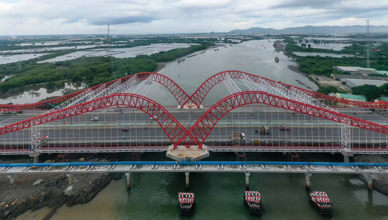 Cầu được thiết kế hình dáng cánh chim Hải Âu.