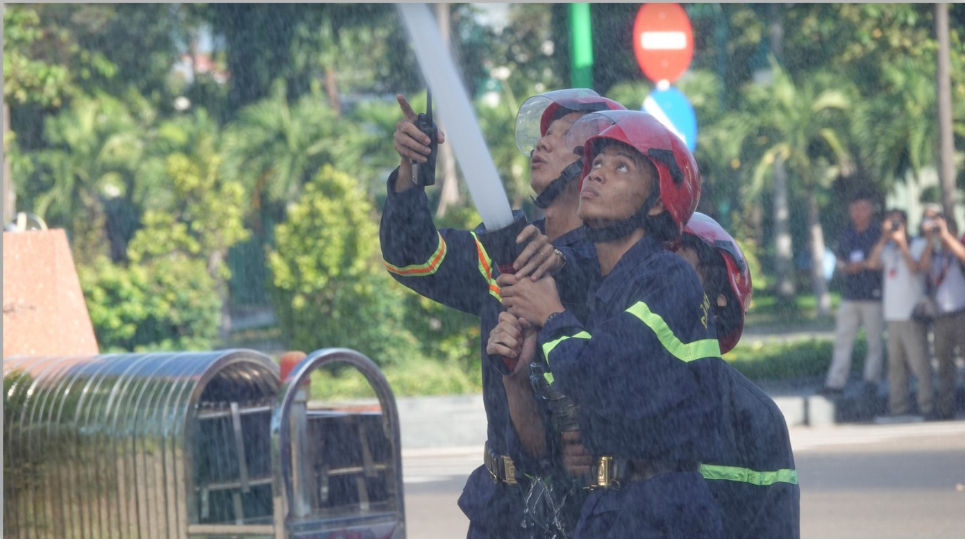 Phòng Cảnh sát Phòng cháy chữa cháy và Cứu nạn cứu hộ nhanh chóng tiếp cận, triển khai các đội hình chữa cháy dập tắt hoàn toàn đám cháy, hạn chế thấp nhất thiệt hại do vụ cháy gây ra.