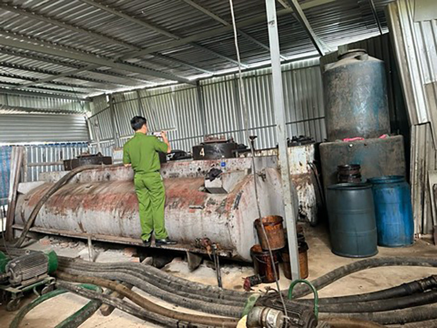 Bồn chứa dầu lậu của Công ty TNHH Vận tải Xăng dầu Saigon Transco. Bồn chứa dầu lậu của Công ty TNHH Vận tải Xăng dầu Saigon Transco.