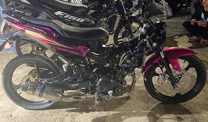 Rất nhiều phương tiện bị thay đổi kết cấu để tham gia đua xe.