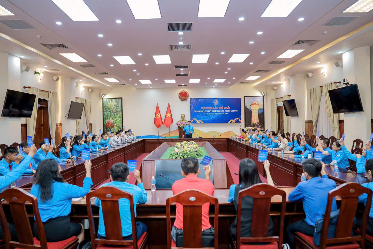 Toàn cảnh hội nghị lần thứ nhất tại Đại hội đại biểu Hội LHTN Việt Nam tỉnh Bình Thuận lần thứ VII.