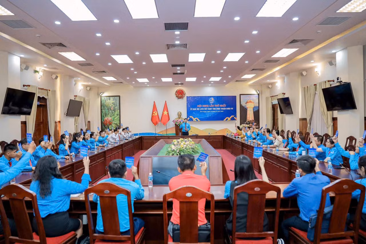 Toàn cảnh hội nghị lần thứ nhất tại Đại hội đại biểu Hội LHTN Việt Nam tỉnh Bình Thuận lần thứ VII.