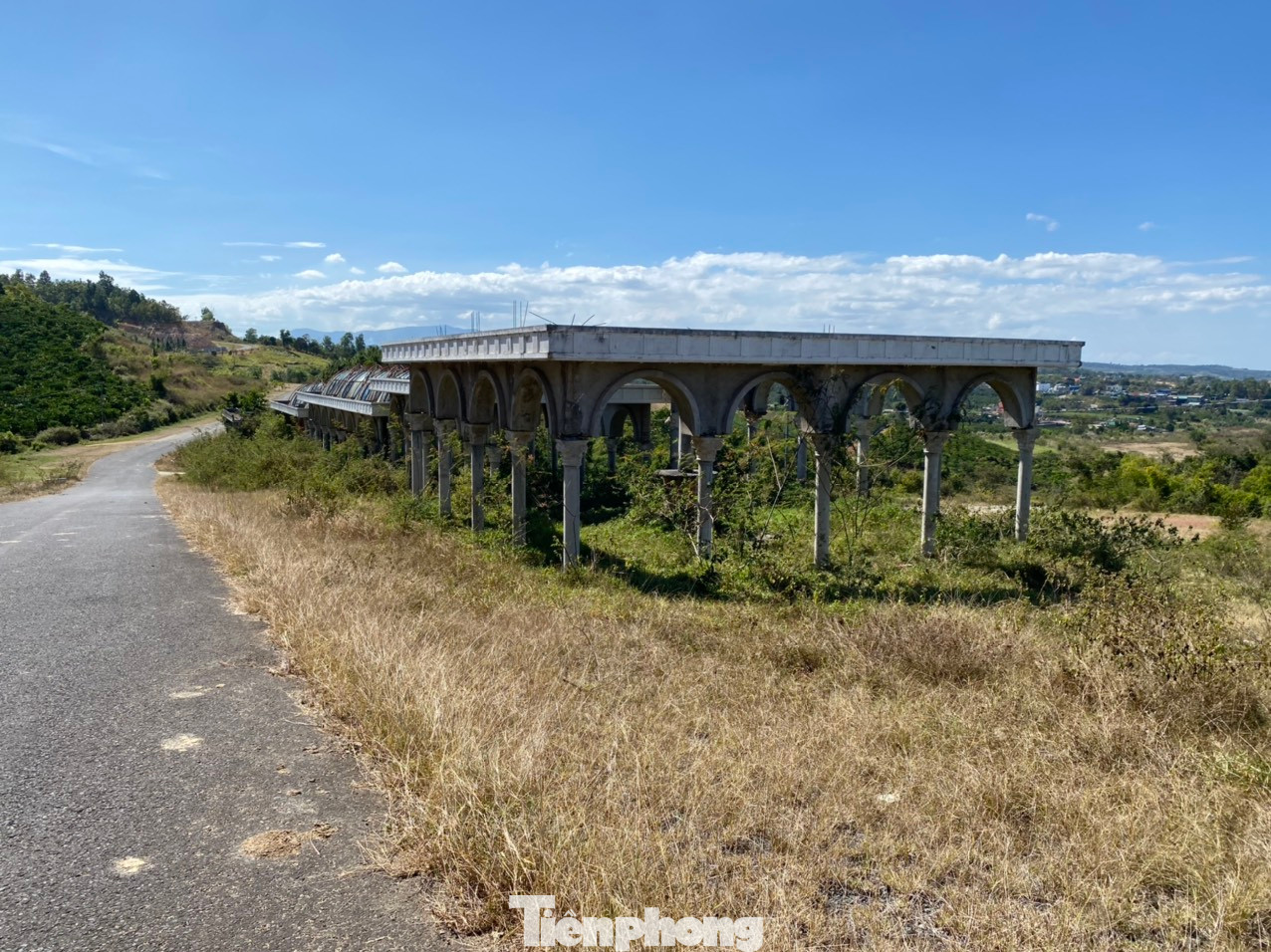 Tính đến ngày 11/11/2021, chủ đầu tư dự án mới xây dựng được 15 nhà làm việc của chuyên gia, 1 hội trường, 6 trạm dừng chân và khoảng 20 km đường nội bộ.