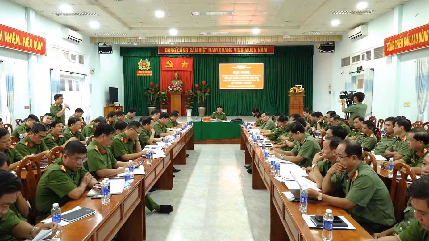 Toàn cảnh hội nghị.