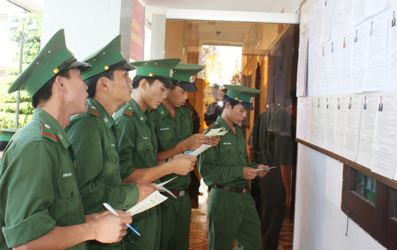 Bộ đội biên phòng Cà Mau hoàn tất bầu cử sớm. Ảnh: Nguyễn Tiến Hưng