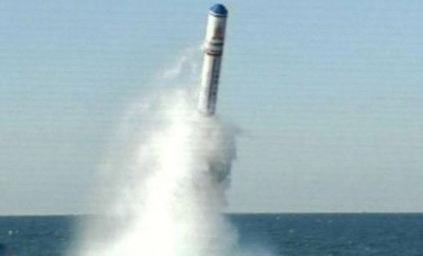 Tên lửa Cự Lãng phóng từ tàu ngầm hạt nhân Trung Quốc vẫn còn trong giai đoạn thử nghiệm. Việc phát triển các thế hệ tàu ngầm hiện đại của Trung Quốc gặp rất nhiều khó khăn và bị đánh giá tụt hậu hàng chục năm so với Nga và phương Tây. Tên lửa Cự Lãng phóng từ tàu ngầm hạt nhân Trung Quốc vẫn còn trong giai đoạn thử nghiệm. Việc phát triển các thế hệ tàu ngầm hiện đại của Trung Quốc gặp rất nhiều khó khăn và bị đánh giá tụt hậu hàng chục năm so với Nga và phương Tây