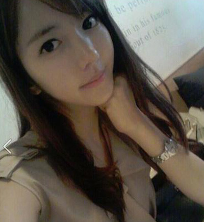 Vẻ đẹp nhẹ nhàng của cô giáo Hyun Sun trên giảng đường đại học