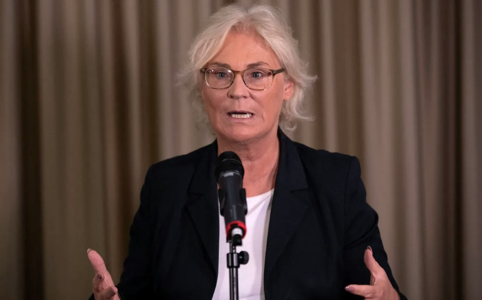 Bộ trưởng Quốc phòng Đức Christine Lambrecht Bộ trưởng Quốc phòng Đức Christine Lambrecht