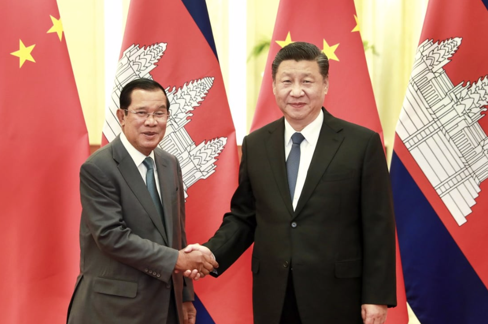Thủ tướng Campuchia Hun Sen trong cuộc gặp Chủ tịch Trung Quốc Tập Cận Bình năm 2020. (Ảnh: Xinhua) Thủ tướng Campuchia Hun Sen trong cuộc gặp Chủ tịch Trung Quốc Tập Cận Bình năm 2020. (Ảnh: Xinhua)