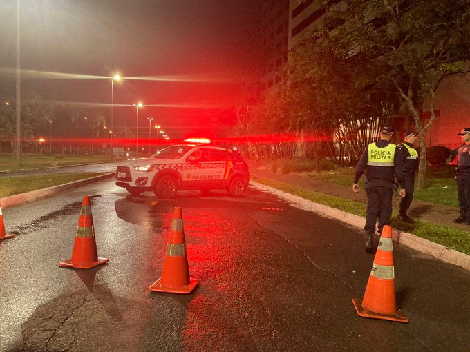 Nhiều tuyến phố Brazil bị phong tỏa sau đợt bạo lực chính trị tồi tệ trong lịch sử Brazil. (Ảnh: Guardian)