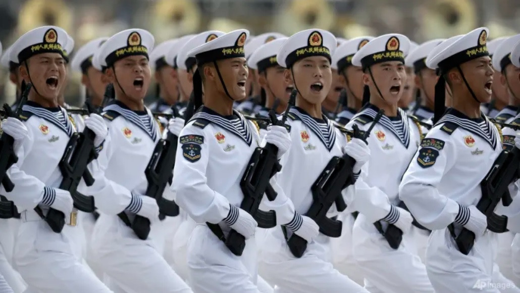 Các thủy thủ Hải quân Trung Quốc tham gia lễ duyệt binh chào mừng 70 năm thành lập Đảng Cộng sản. (Ảnh: AP)