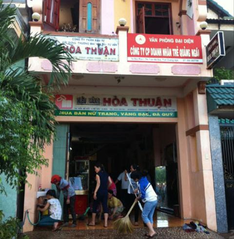 Con giám đốc tự thiêu vì... rớt đại học ảnh 1