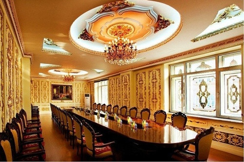 Trụ sở công ty với nội thất dát vàng xa hoa như cung điện ảnh 5