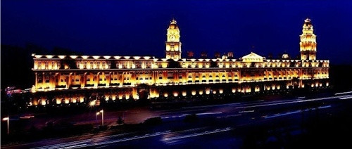 Trụ sở công ty với nội thất dát vàng xa hoa như cung điện ảnh 7