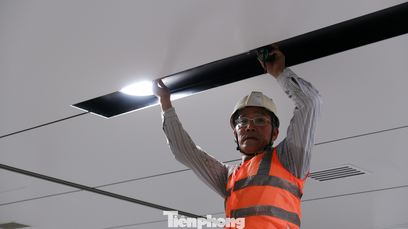 Các công nhân thực hiện các công việc còn lại như kiểm tra, dọn dẹp, đảm bảo công tác vận hành thương mại vào ngày 22/12 tới đây.