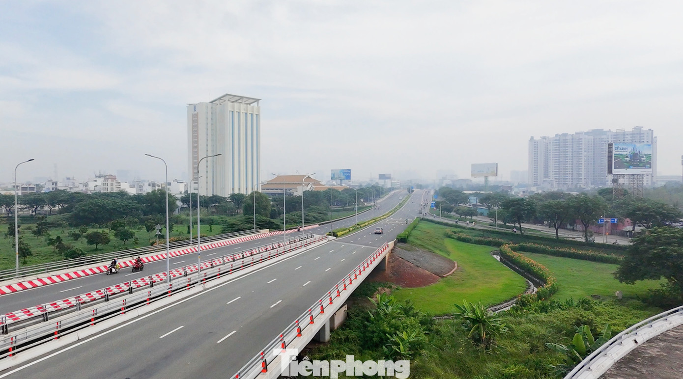 Hiện tượng sương mù xuất hiện tại TPHCM trong một vài ngày cuối tháng 11 và đầu tháng 12, riêng trong ngày 2 và 3/12, sương mù xuất hiện hầu như cả ngày. Ảnh: Hữu Huy