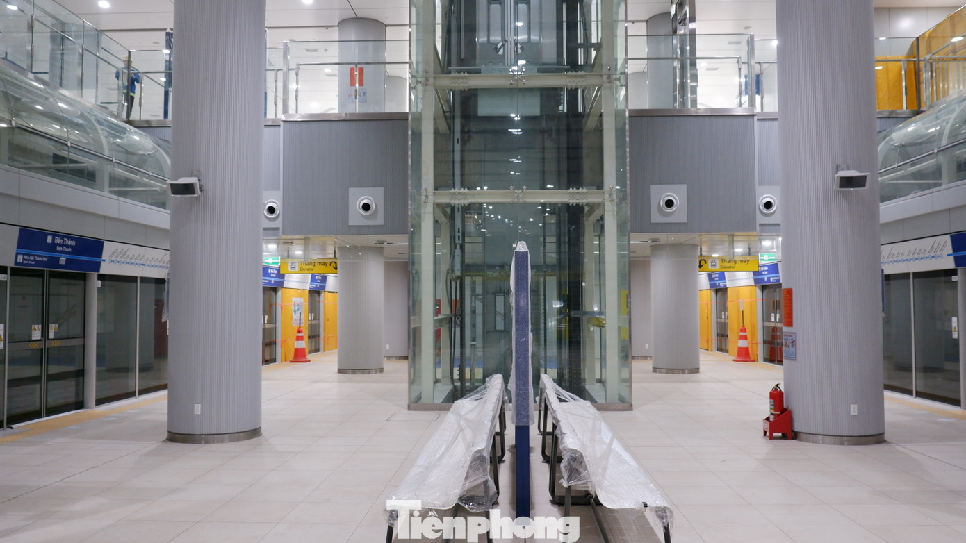 Tầng 2 là nơi tàu dừng, đỗ để đón trả khách. Hai tầng còn lại dành cho các hạng mục kỹ thuật và các không gian thương mại, tiện ích phục vụ hành khách.