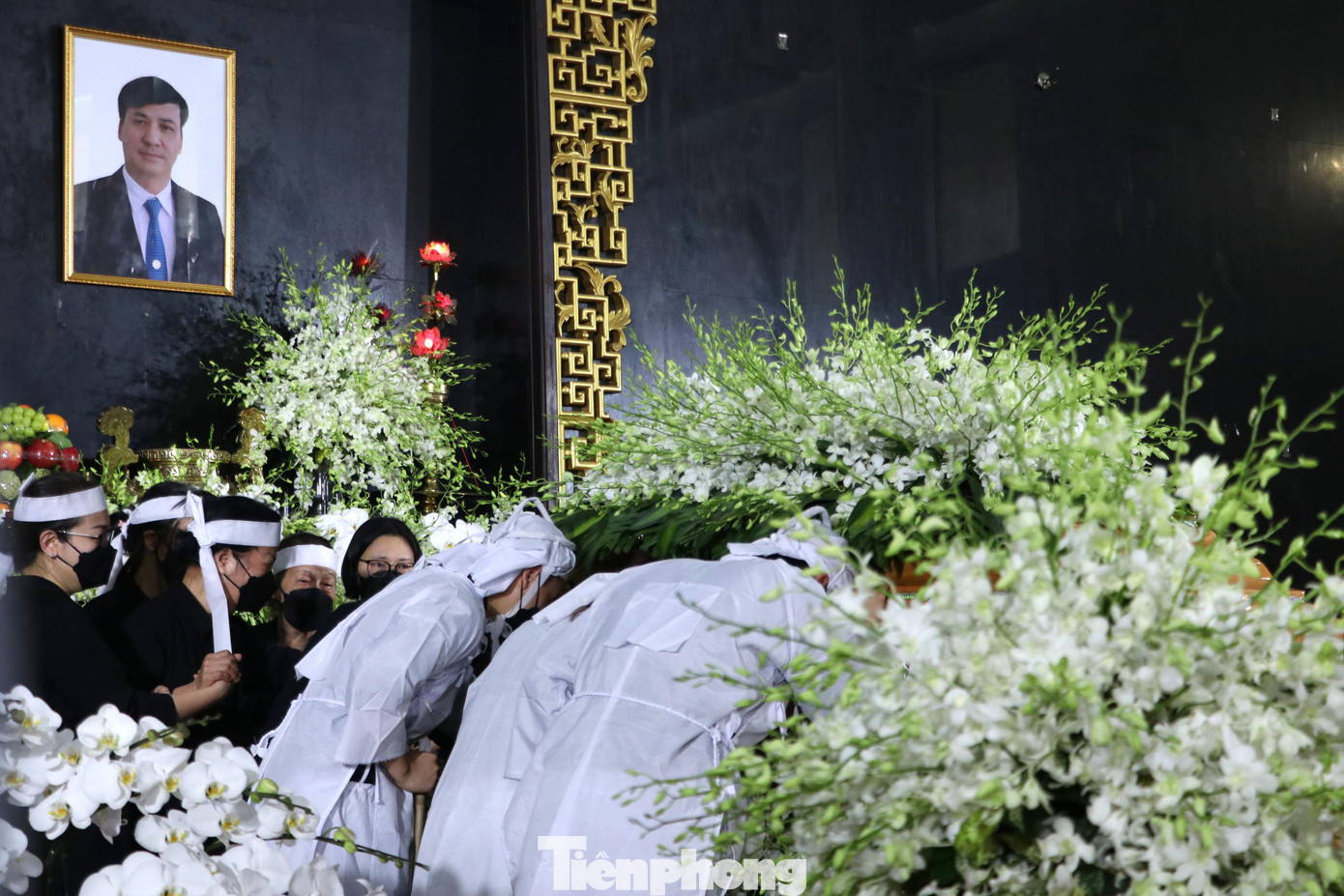 Gia đình, người thân đau xót trước sự ra đi bất ngờ của Phó Chủ tịch Thường trực UBND TPHCM Lê Hòa Bình.