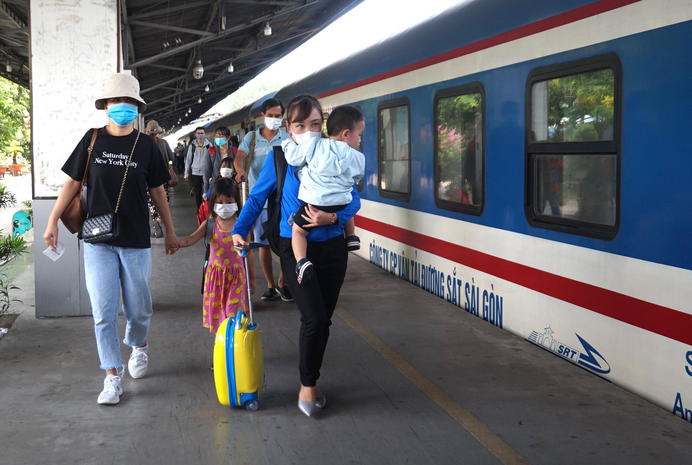 Ngành đường sắt tăng cường hàng chục đoàn tàu dịp lễ 30/4-1/5.