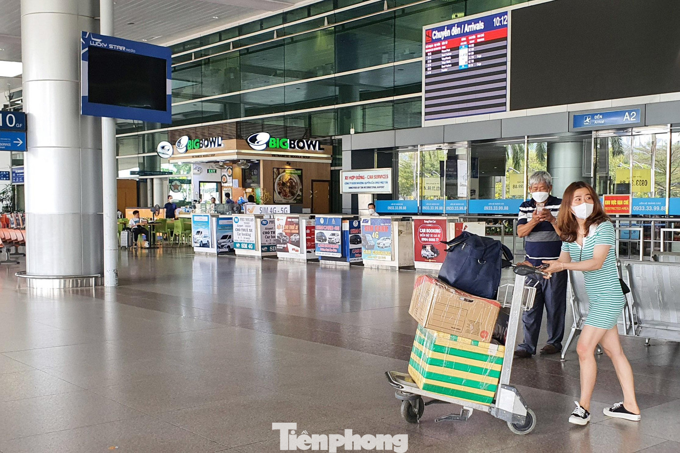 Lượng khách quốc tịch nước ngoài đi đường hàng không đang tăng dần sau khi Việt Nam bỏ toàn bộ rào cản với người nhập cảnh. Lượng khách quốc tịch nước ngoài đi đường hàng không đang tăng dần sau khi Việt Nam bỏ toàn bộ rào cản với người nhập cảnh.