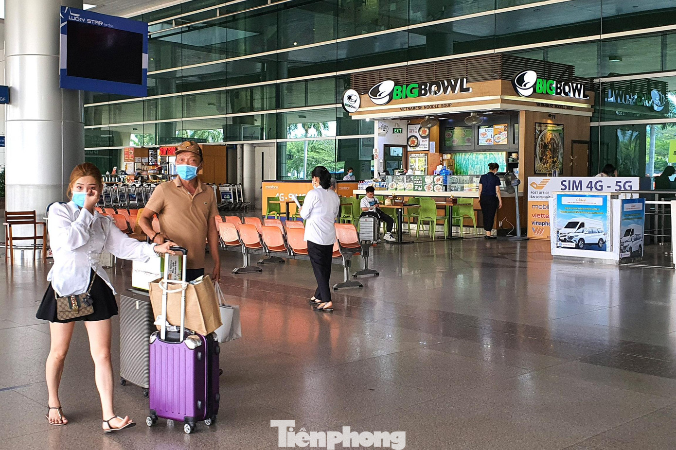 Luôn tiềm ẩn nguy cơ các nguồn dịch COVID-19 từ khách quốc tế nhập cảnh, đặc biệt với các biến chủng mới. Khách bay quốc tế thường lệ nhập cảnh sân bay Tân Sơn Nhất (TPHCM) sau khi khôi phục lại thị trường. Luôn tiềm ẩn nguy cơ các nguồn dịch COVID-19 từ khách quốc tế nhập cảnh, đặc biệt với các biến chủng mới. Khách bay quốc tế thường lệ nhập cảnh sân bay Tân Sơn Nhất (TPHCM) sau khi khôi phục lại thị trường.