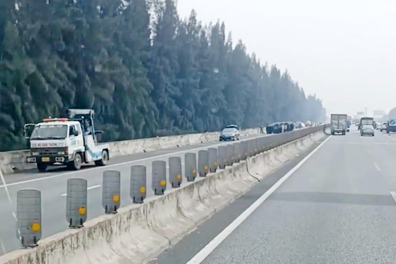 Ngay sau khi tai nạn xảy ra, các cơ quan chức năng của Long An và TPHCM đang tích cực cấp cứu các nạn nhân, điều tra làm rõ nguyên nhân tai nạn. Ngay sau khi tai nạn xảy ra, các cơ quan chức năng của Long An và TPHCM đang tích cực cấp cứu các nạn nhân, điều tra làm rõ nguyên nhân tai nạn.