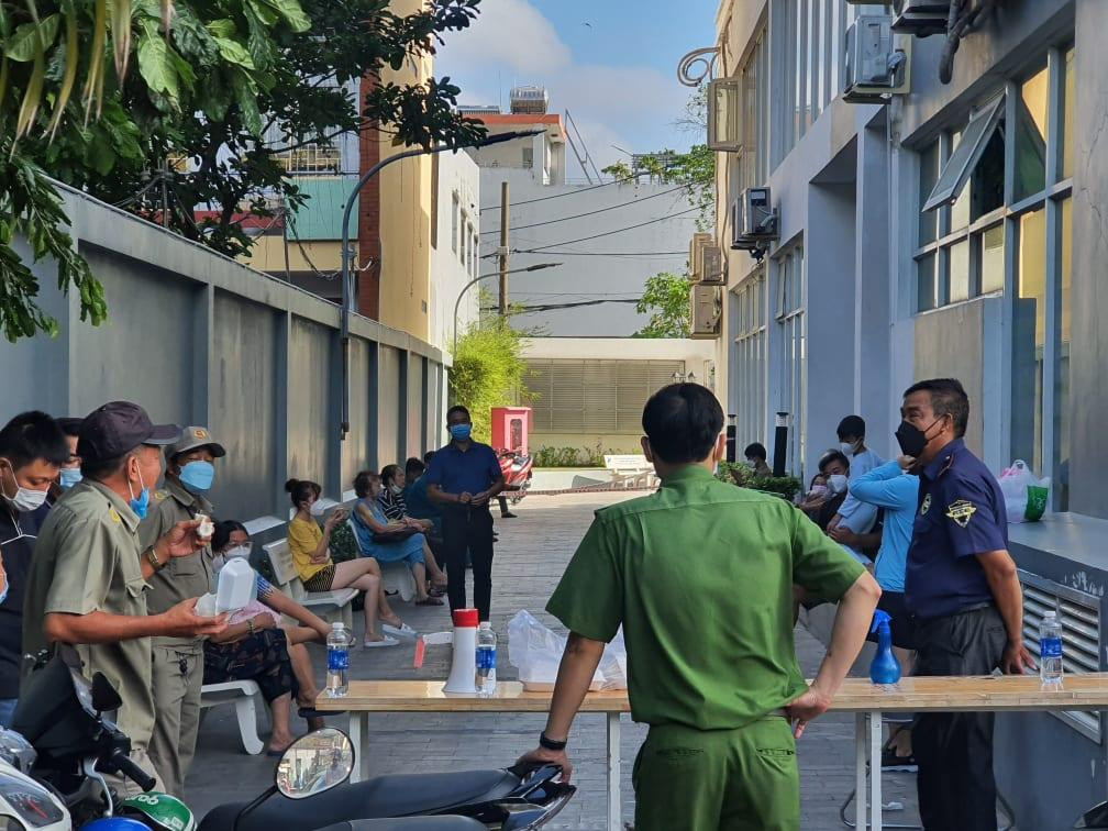 Công an phong tỏa hiện trường vụ cháy.