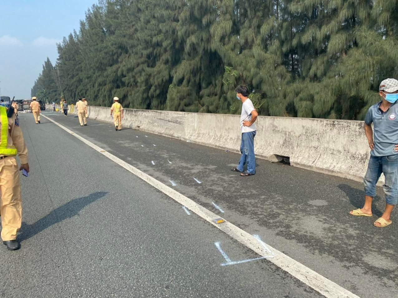 Cơ quan chức năng xử lý hiện trường.