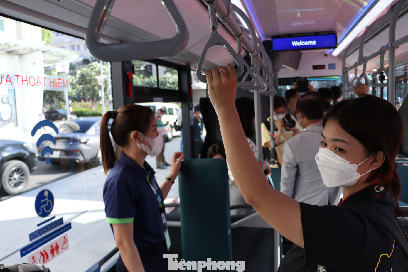 Việc đưa xe buýt điện vào hoạt động với mục tiêu giảm phát thải khí nhà kính trong giao thông đồng thời góp phần thay đổi thói quen của người dân trong việc lựa chọn sử dụng phương tiện giao thông xanh cũng là một mục tiêu quan trọng của TPHCM.