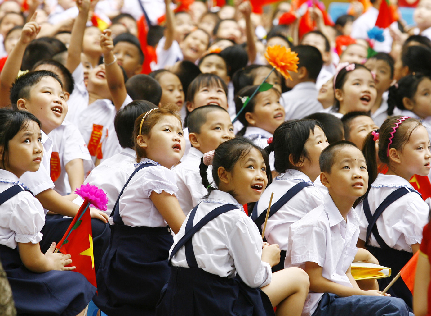 Đi học là hạnh phúc, trẻ đến trường khổ hay sướng là do chúng ta. Ảnh: Hồng Vĩnh