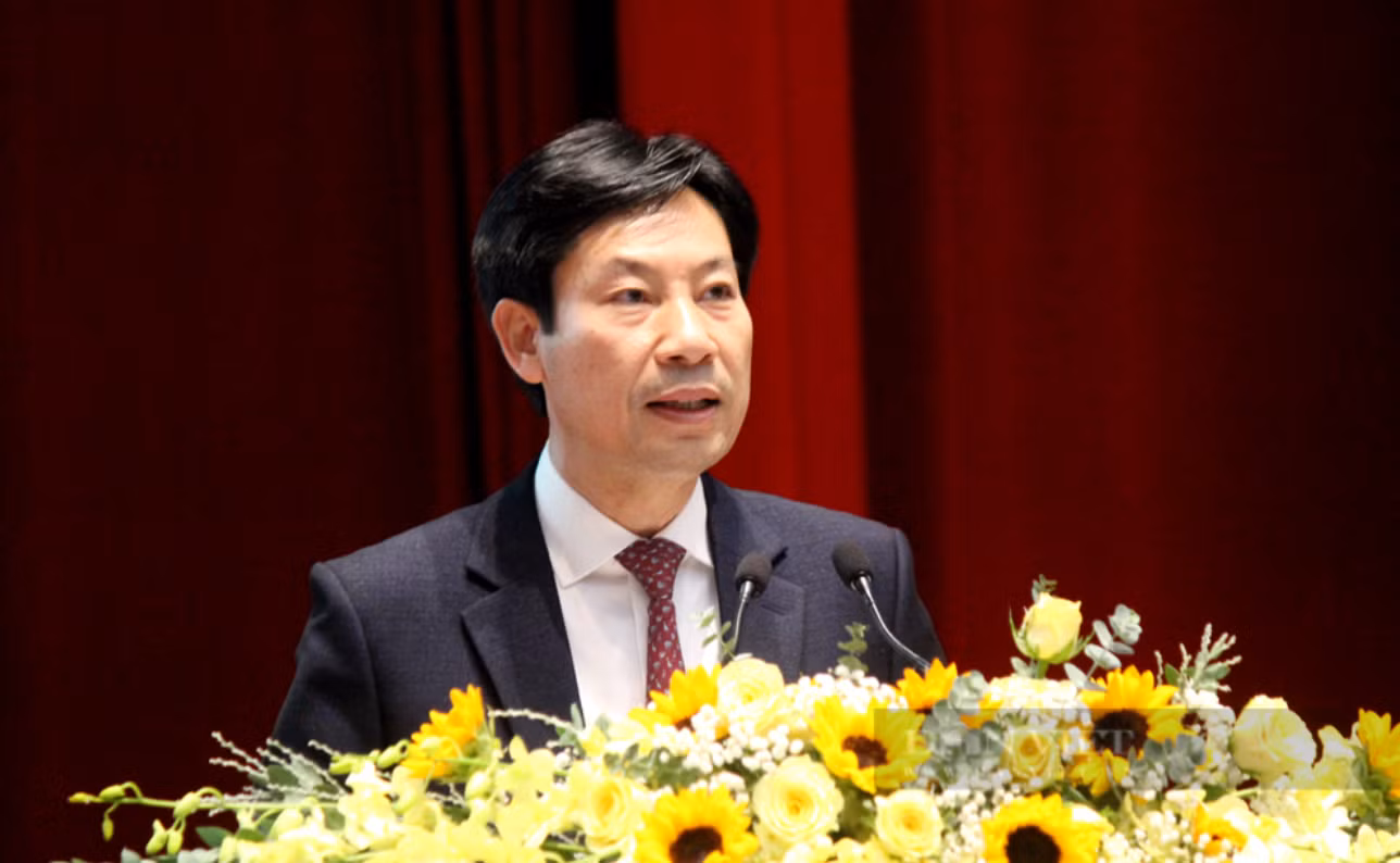 Ông Nguyễn Xuân Định và ông Vũ Chiến Thắng (bên phải).