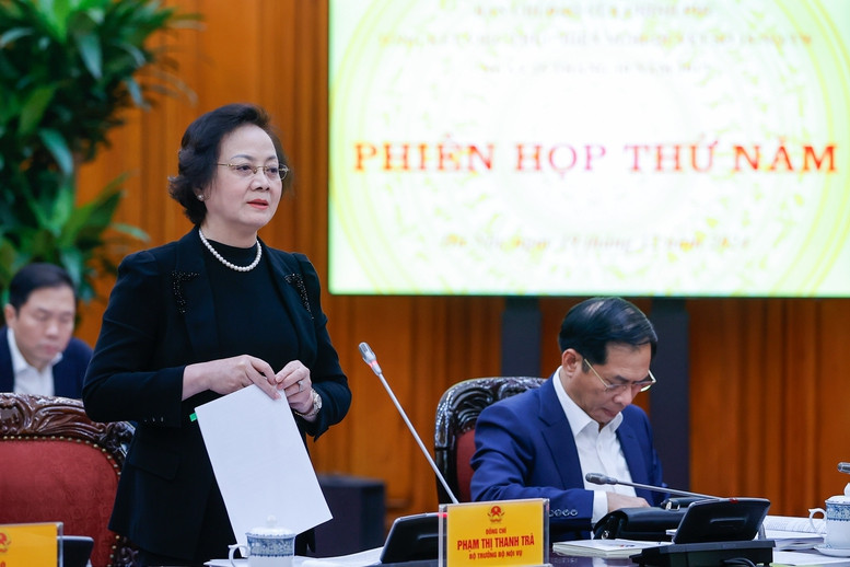 Bộ trưởng Bộ Nội vụ Phạm Thị Thanh Trà phát biểu tại phiên họp. Ảnh: Nhật Bắc