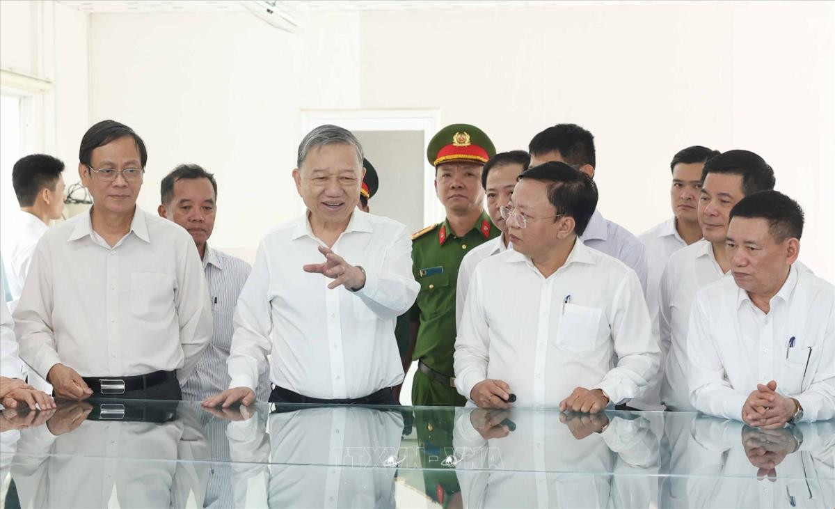 Tổng Bí thư Tô Lâm kiểm tra thực địa cảng biển tổng hợp Cà Ná, tại Ninh Thuận, ngày 5/12. (Ảnh: TTXVN)