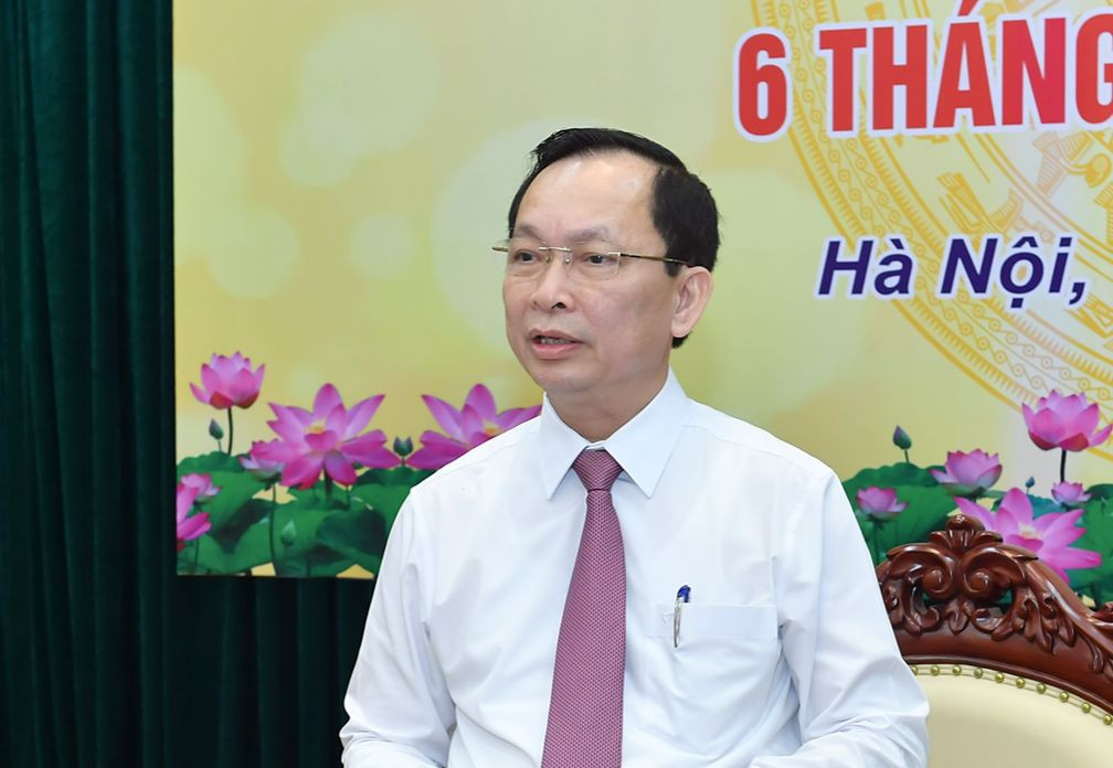 Phó Thống đốc NHNN Đào Minh Tú chia sẻ thông tin hoạt động của ngành ngân hàng tại cuộc họp báo.