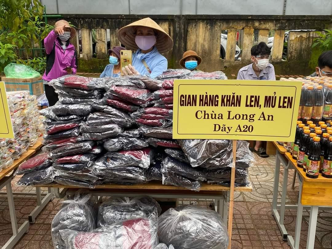 Phiên chợ 0 đồng ở vùng cao đồng bào Vân Kiều ở xã Linh Trường. Phiên chợ 0 đồng ở vùng cao đồng bào Vân Kiều ở xã Linh Trường.