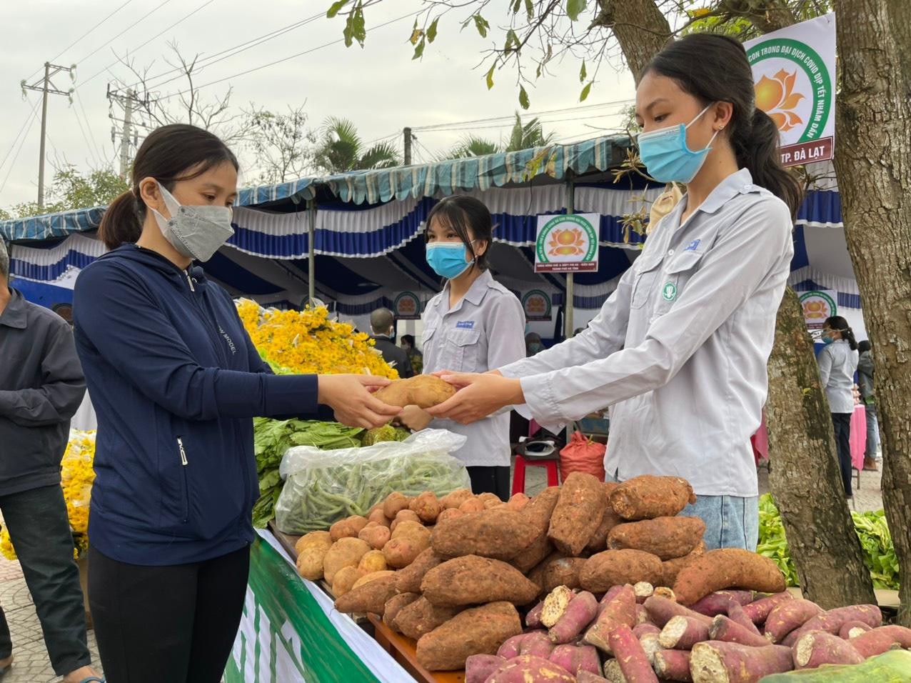 Phiên chợ 0 đồng ở Triệu Thuận. Phiên chợ 0 đồng ở Triệu Thuận.