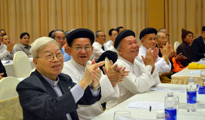 Mặt trận Tổ quốc phải tham gia tích cực thay đổi hiện trạng đất nước Không chỉ đứng ngoài vỗ tay