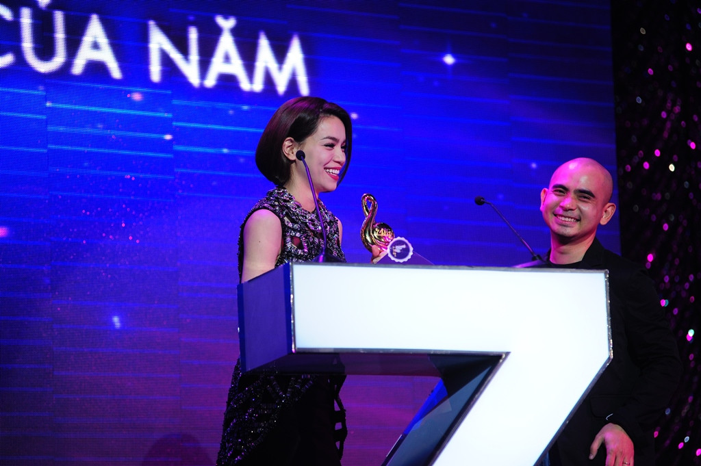 Hồ Ngọc Hà đoạt giải Nghệ sĩ của năm
