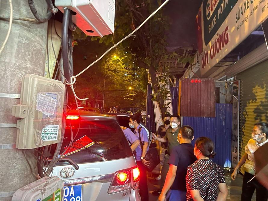 Cơ quan chức năng kết thúc khám xét nhà ông Phùng Anh Lê vào khoảng 21h ngày 21/9.