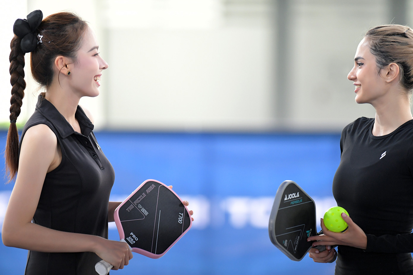 Á hậu Ngọc Hằng và Emma Lê ‘bắt cặp’ chinh phục Giải Pickleball Việt Nam. Ảnh: DƯƠNG TRIỀU
