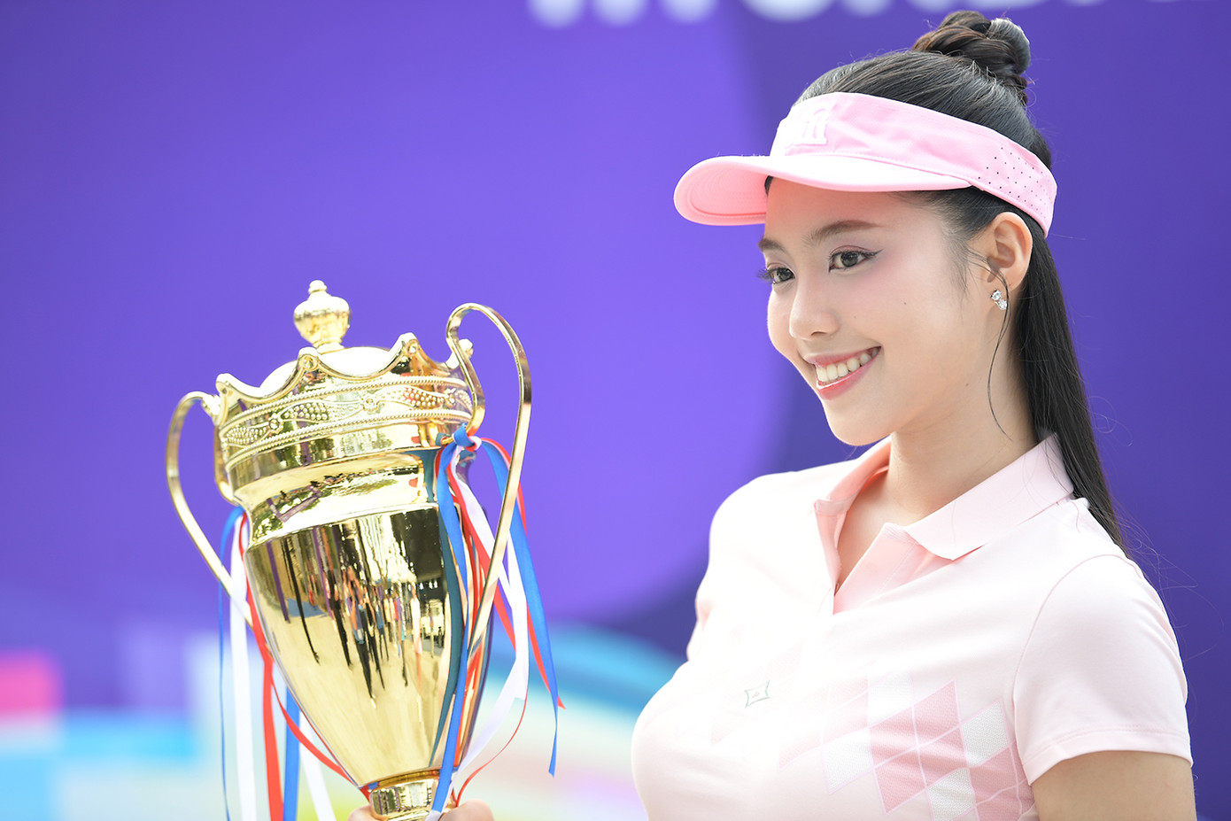 Á hậu Châu Anh chia sẻ, cô muốn thử sức với pickleball sau khi chứng kiến màn thi đấu mở màn của Hoa hậu Đỗ Thị Hà và Á hậu Ngọc Hằng – hai người đẹp trực tiếp tham gia tranh tài tại giải năm nay.