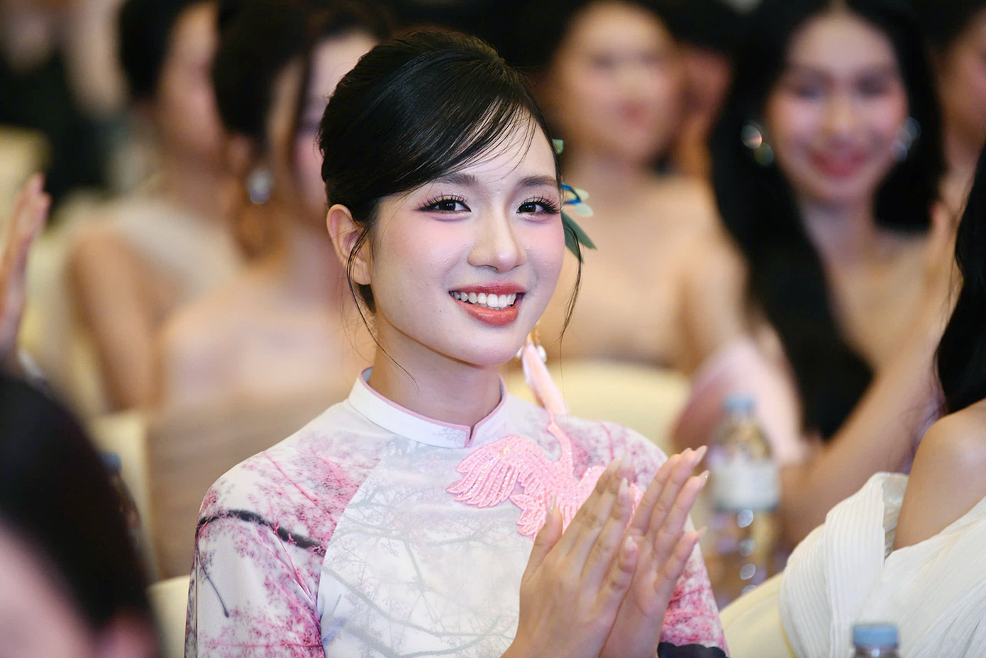 Từ những ngày đầu tham gia hành trình ‘Hoa hậu Việt Nam’ 2024, các cô gái đã không ngừng trau dồi bản thân qua các buổi đào tạo kỹ năng mềm, luyện tập catwalk, giao tiếp ứng xử cũng như rèn luyện thể chất nghiêm ngặt để giữ gìn vóc dáng và phong thái chuẩn hoa hậu.