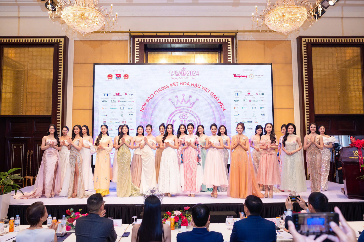25 thí sinh tham dự vòng Chung kết cuộc thi 'Hoa hậu Việt Nam' 2024, ra mắt tại buổi họp báo.