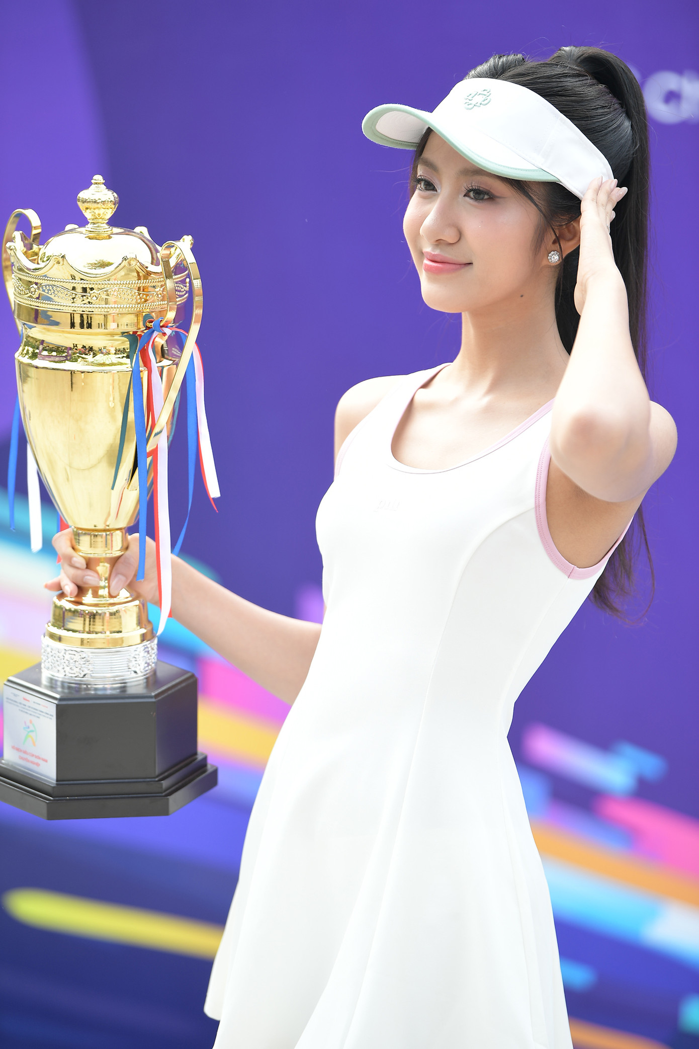 Hoa hậu Hà Trúc Linh bày tỏ ấn tượng với quy mô tổ chức chuyên nghiệp của giải đấu: “Pickleball là bộ môn còn mới ở Việt Nam nhưng mình tin, với cách tổ chức bài bản như lần này, nó sẽ có chỗ đứng xứng đáng trong lòng người yêu thể thao”. Dù chưa từng thi đấu, người đẹp cho biết sẽ cân nhắc tập luyện và tham gia ở những mùa giải sau.