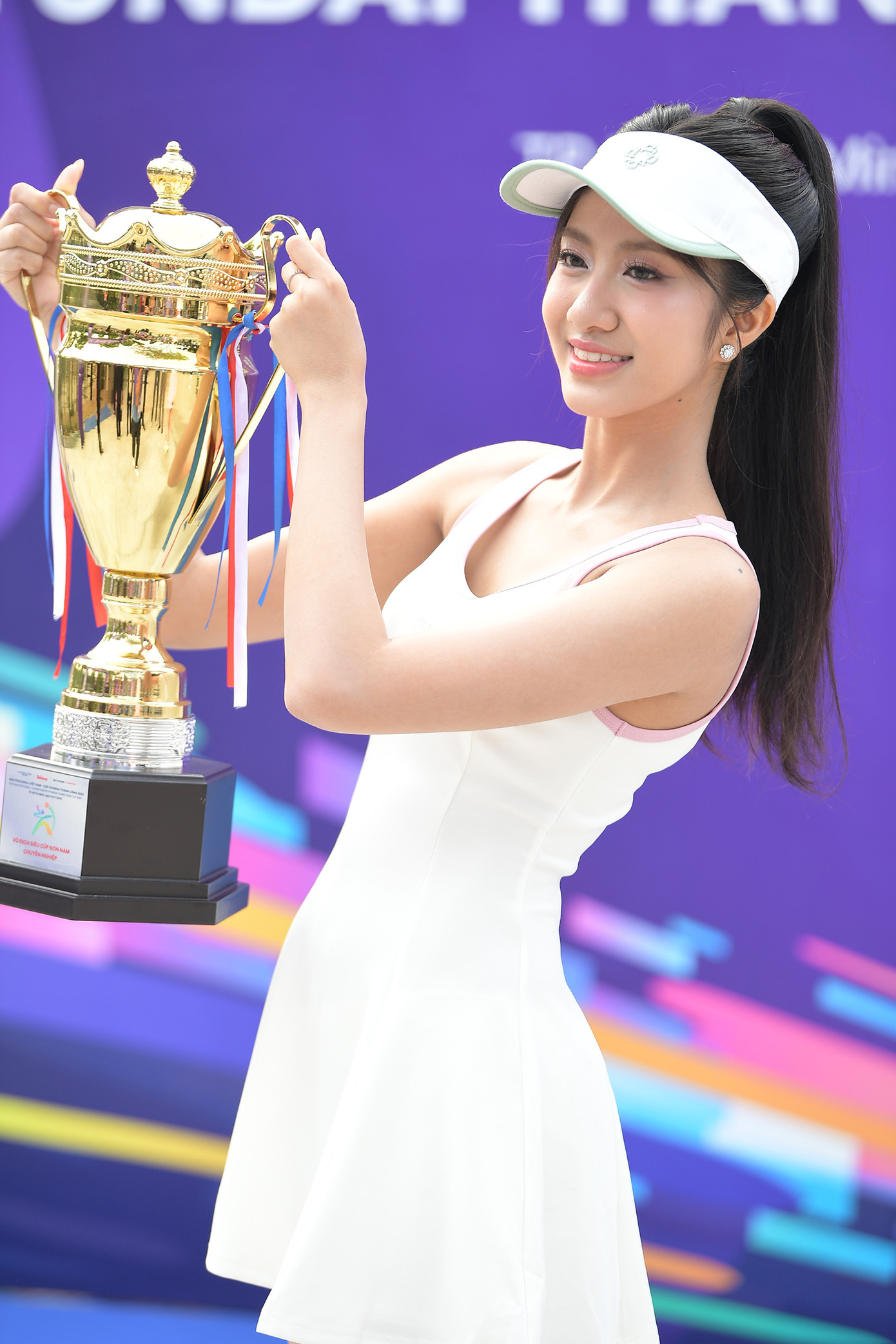 Hoa hậu Hà Trúc Linh bày tỏ ấn tượng với quy mô tổ chức chuyên nghiệp của giải đấu: “Pickleball là bộ môn còn mới ở Việt Nam nhưng mình tin, với cách tổ chức bài bản như lần này, nó sẽ có chỗ đứng xứng đáng trong lòng người yêu thể thao”. Dù chưa từng thi đấu, người đẹp cho biết sẽ cân nhắc tập luyện và tham gia ở những mùa giải sau.