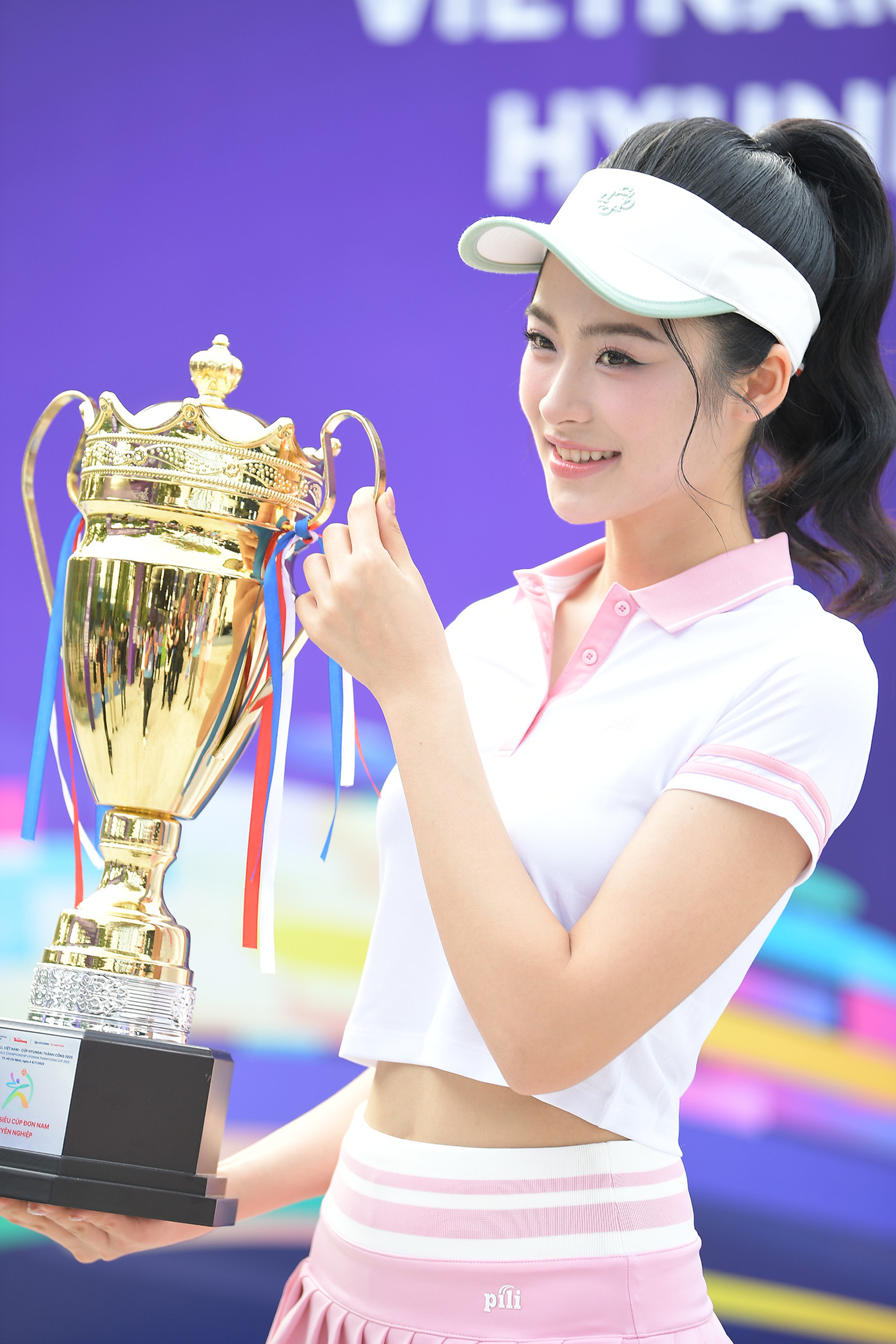 “Mình hy vọng, pickleball sẽ ngày càng được biết đến rộng rãi hơn, có thêm nhiều sân chơi cho các bạn trẻ thể hiện đam mê thể thao”, Á hậu Vân Nhi chia sẻ.