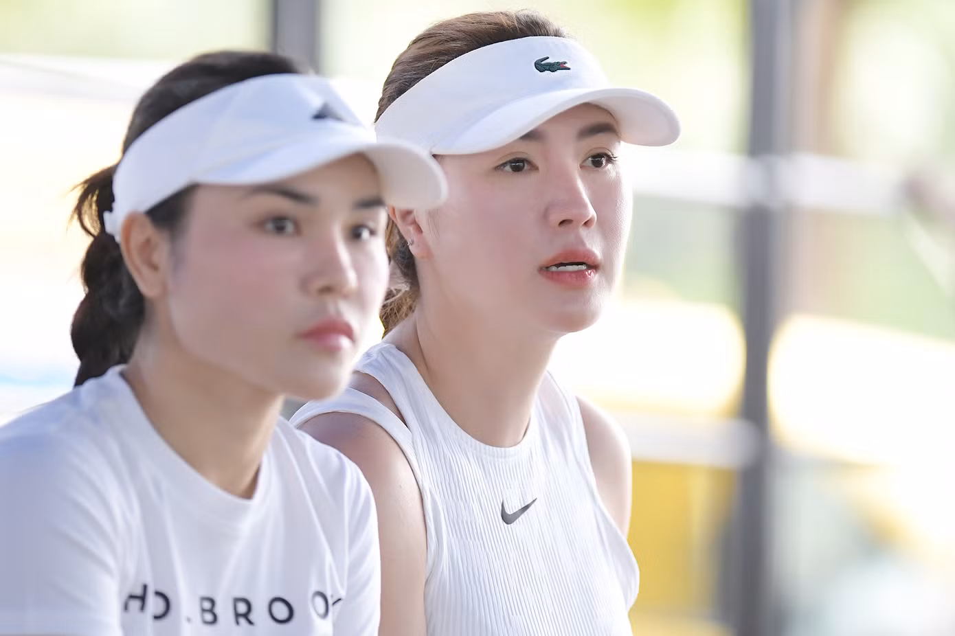 Các vận động viên rạng ngời trên khán đài.